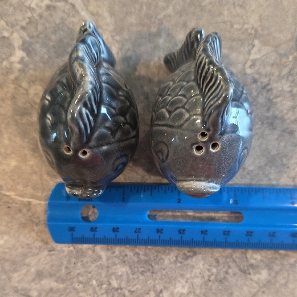(J30) Gray Salt And Pepper Shaker Set - Picture 7 of 8